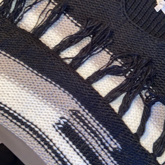 NWOT KYE MI SWEATER - Picture 11 of 11